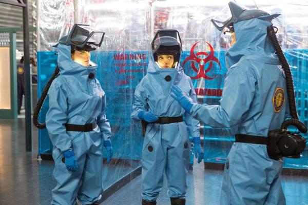 Bild 1 von 8: Temperance Brennan (Emily Deschanel, l.); Camille Saroyan (Tamara Taylor, Mitte)