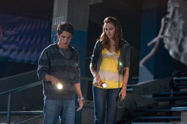 Bild 1 von 5: BOBBY CAMPO as Nick and SHANTEL VANSANTEN as Lori in New Line Cinema?s horror film \