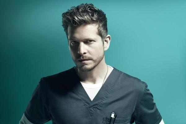 Bild 1 von 17: (2. Staffel) - Dr. Conrad Hawkins (Matt Czuchry)