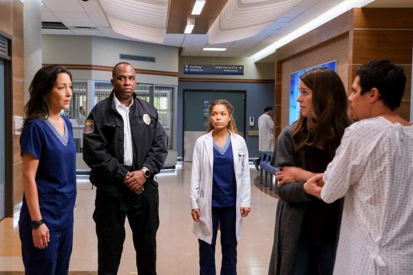 Bild 1 von 19: Im Bild: Christina Chang (Dr. Audrey Lim), Antonia Thomas (Dr. Claire Browne), Kim Shaw (Zoe), David Del Rio (Ben).