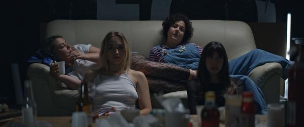 Bild 1 von 4: (v.l.n.r.) Mother Blocker (Sophie-Marie Larrouy); Lola Bouvier (Chloé Jouannet); MJ (Salomé Diénis Meulien); Absinthe Ni Touche (Suzanne De Baecque)