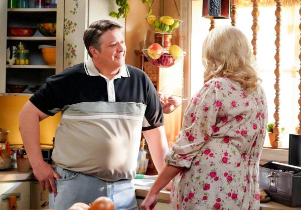 Bild 1 von 14: Im Bild: Lance Barber (George Cooper Sr.), Melissa Peterman (Brenda Sparks).