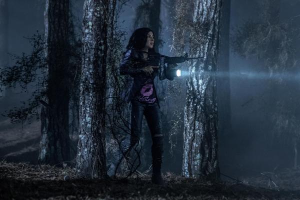 Bild 1 von 5: Kelly Maxwell (Dana DeLorenzo)