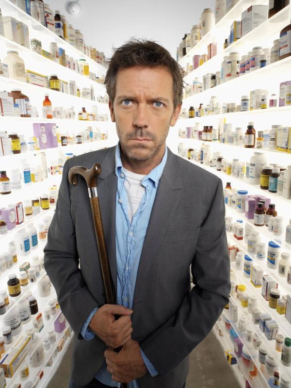 Bild 1 von 18: (2. Staffel) - Dr. Gregory House (Hugh Laurie) ist Spezialist auf den Gebieten der Nephrologie sowie der Infektionskrankheiten und außerdem Leiter der Abteilung für Diagnostische Medizin.