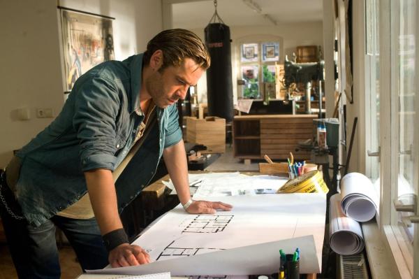 Bild 1 von 16: Ben (Tobias Oertel) hat seine eigenen Pläne mit der alten Weberei ...