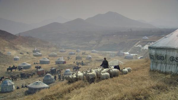 Bild 1 von 5: Antike Nomadenvölker wie die Xiongnu im Norden Chinas üben militärischen Druck aus, fördern aber auch Handel und kulturellen Austausch.