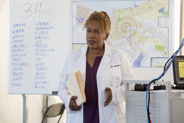 Bild 1 von 23: Bei den Ermittlungen: Dr. Wade (CCH Pounder) ...