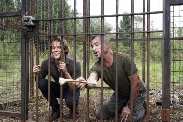 Bild 1 von 12: MacGyver (Lucas Till, l.); Jack Dalton (George Eads, r.)