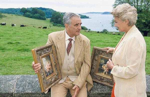 Bild 1 von 15: Im Bild: Dorothy (Nicole Heesters) und Bill (Michael Degen) können sich nicht von den Gemälden trennen, die sie sich gegenseitig vor über 30 Jahren zur Hochzeit schenken wollten.