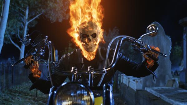 Bild 1 von 3: Bei Nacht wird Johnny Blaze (Nicolas Cage) zum Ghost Rider, der alle Übeltäter zur Rechenschaft zieht und die Gerechtigkeit der Finsternis bringt.