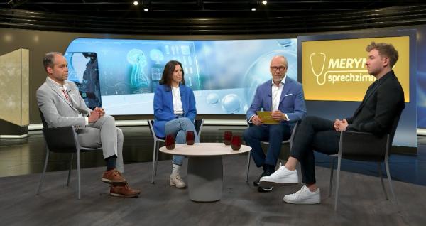 Bild 1 von 1: Erleben wir eine kollektive Handysucht? Welche Auswirkungen hat diese auf unser Leben und unsere Gesundheit? Im Bild, von links: Oliver Scheibenbogen, Anna-Sophie Standl, Siegfried Meryn und Tristan Horx.