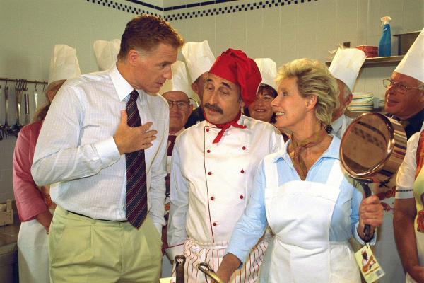 Bild 1 von 1: Im Bild (v.li.): Albert Fortell (Felix Hofstätter), Towje Kleiner (Alfred Müller-Dalbert), Lotte Ledl (Anna Kofler).