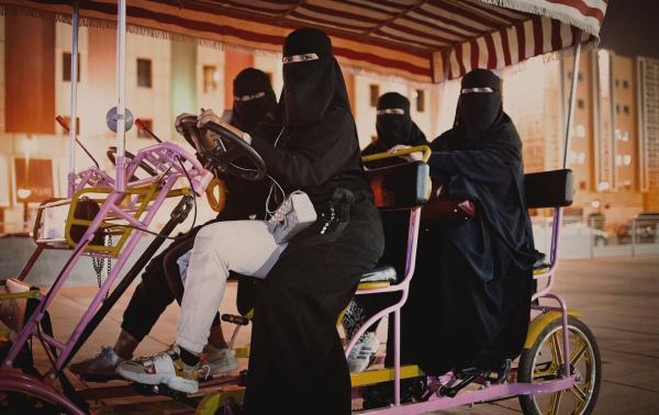 Bild 1 von 3: Seit einigen Jahren stärkt die Regierung in Saudi-Arabien die Stellung der Frauen. Doch die Freiheit hat noch immer Grenzen.