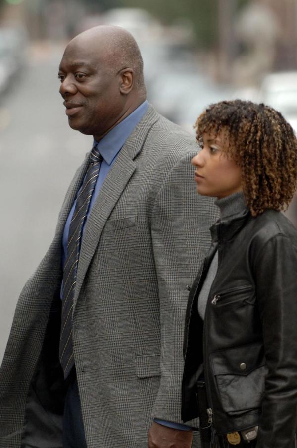 Bild 1 von 12: Kein Opfer ist je vergessen: Will Jeffries (Thom Barry, l.) und Kat Miller (Tracie Thoms, r.) ...