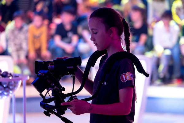 Bild 1 von 12: Laura ist heute als Kamerakind bei \