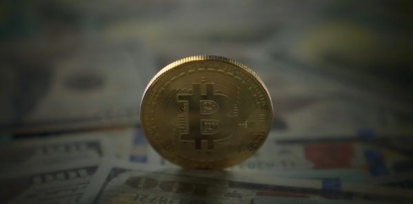 Bild 1 von 10: Mit Kryptowährungen baute sich Sam Bankman-Fried ein riesiges Vermögen auf. Er gehörte zu den jüngsten Selfmade-Milliardären der USA.