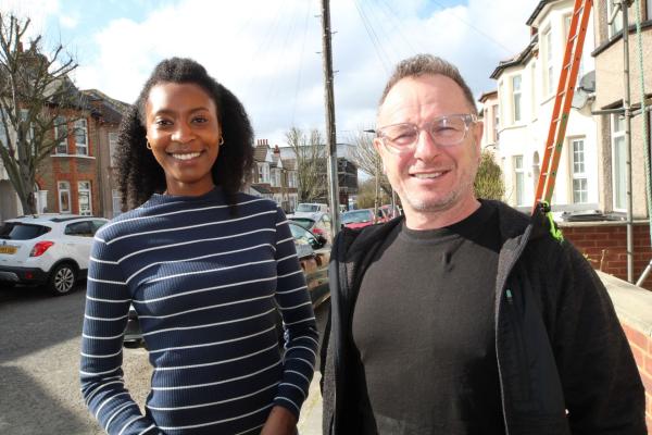 Bild 1 von 6: Kristy (l.); Mark Millar (r.)
