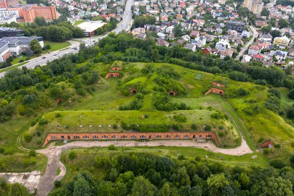 Bild 1 von 13: Mitten in Kaunas liegt das VII. Fort. Einst eine wichtige Verteidigungsanlage, wird das VII. Fort in Kaunas während des Zweiten Weltkriegs zum Ort des Schreckens.