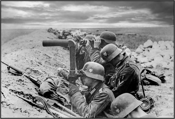 Bild 1 von 3: Ferngläser und Optiken von Leitz waren für die Wehrmacht im Zweiten Weltkrieg sehr wichtig.