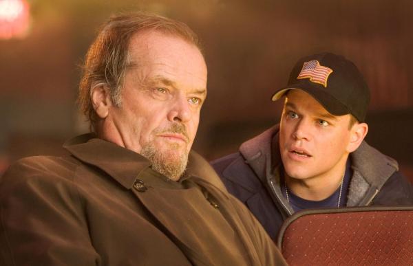 Bild 1 von 16: Dem irischen Gangsterboss Costello (Jack Nicholson, l.) gelingt es, den hartgesottenen jungen Kriminellen Colin Sullivan (Matt Damon, r.) als Maulwurf in das Massachusetts State Police Department einzuschleusen. Allerdings ist das selbe Kunststück der Polizei mit Costellos Organisation geglückt ...