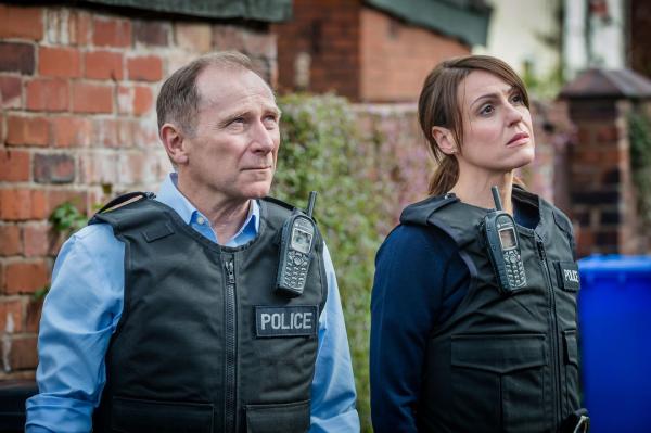 Bild 1 von 8: DC Chris Crowley (Danny Webb, l.); DC Rachel Bailey (Suranne Jones, r.)