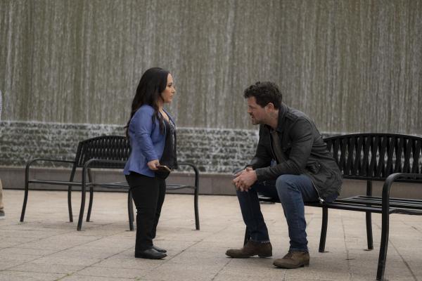 Bild 1 von 12: Matty Weber (Meredith Eaton, l.); Ethan Reigns (Brendan Hines, r.)