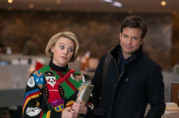 Bild 1 von 10: Mary (Kate McKinnon, l.); Josh Parker (Jason Bateman, r.)