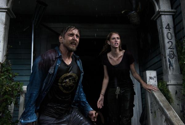 Bild 1 von 7: Dave (Barry Pepper, l.); Haley (Kaya Scodelario, r.)