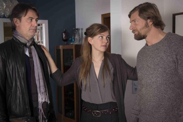 Bild 1 von 27: (5. Staffel) - Zwischen zwei Vätern (Robert Lohr, l. Henning Baum, r.): Isabelle (Luise Risch, M.) ...