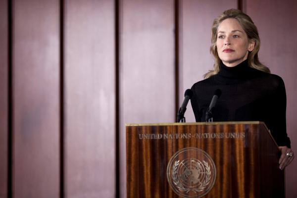 Bild 1 von 13: Staatsanwältin Diane Francken (Sharon Stone) erhebt schwere Vorwürfe gegen die Winch-Stiftung.
