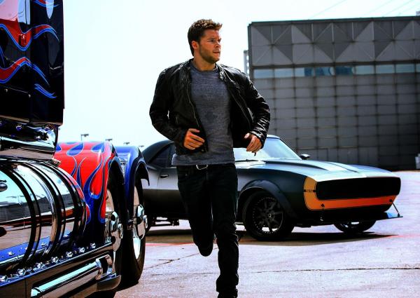 Bild 1 von 13: Als der Vater von Shanes (Jack Reynor) Freundin den Alien-Führer und Transformer Optimus Prime in seiner Scheune findet, beginnt für alle vier ein Wettlauf gegen die Zeit. Denn obwohl Prime den friedliebenden Autobots angehört, will die CIA ihn und seine Anhänger beseitigen ...
