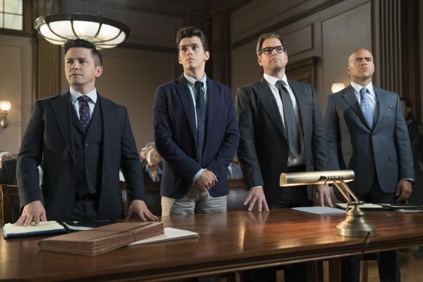 Bild 1 von 15: (v.l.n.r.) Benny Colón (Freddy Rodríguez); Adam Harris (Sam Vartholomeos); Dr. Jason Bull (Michael Weatherly); Chunk Palmer (Chris Jackson)