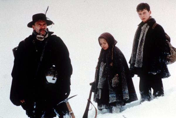 Bild 1 von 8: Im Bild: Franco Castellano, Sivlia Festini, Alessandro Sperduti.