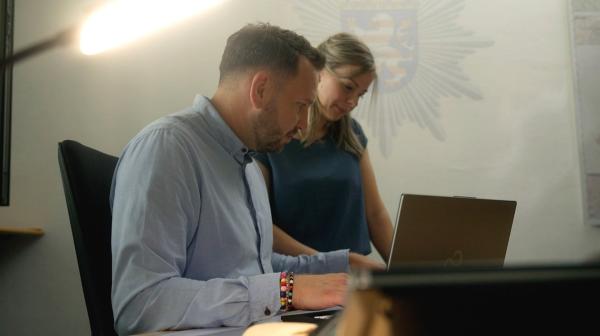Bild 1 von 1: Kriminalhauptkommissar Marc Schneider und Kriminaloberkommissarin Lara Nohl, Polizeipraesidium Mittelhessen