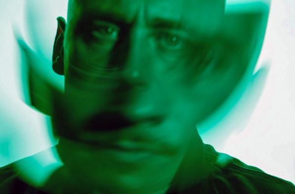 Bild 1 von 2: Für Rapper Disarstar bedeutet Abstinenz keinen Verzicht. Eher habe er, als er noch trank, auf zu viel verzichten müssen.