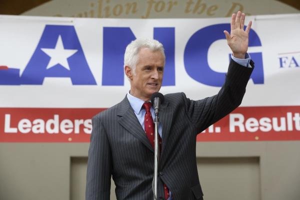 Bild 1 von 31: Gabrielle übt Rache und bringt Victors (John Slattery) Chancen bei der Wahl in Gefahr ...