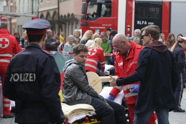 Bild 1 von 18: Im Bild (v.li.): Rony Herman (Viktor Mayringer), Michael Steinocher (Simon Steininger).