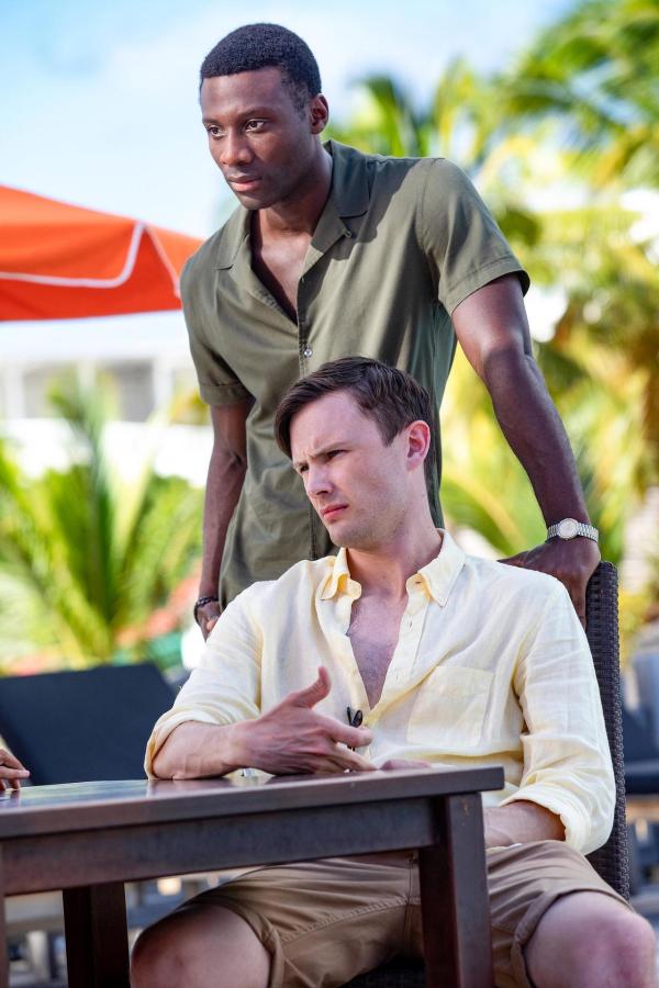 Bild 1 von 11: Im Bild (v.li.): Buom Tihngang (Ollie Gordon), Hugh Coles (Hugo Pickford).