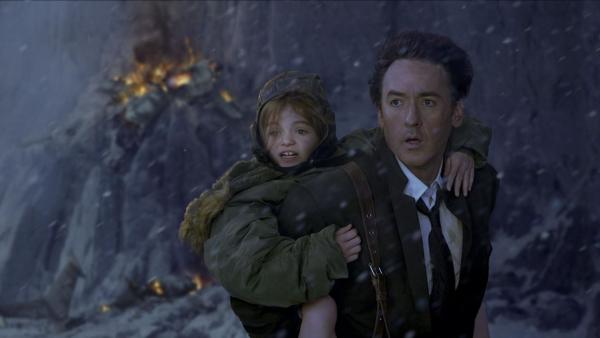 Bild 1 von 16: Für Jackson Curtis (John Cusack, r.) und seine Tochter Lilly (Morgan Lily, l.) beginnt ein schier aussichtsloser Kampf, der Apokalypse doch noch entkommen zu können ...