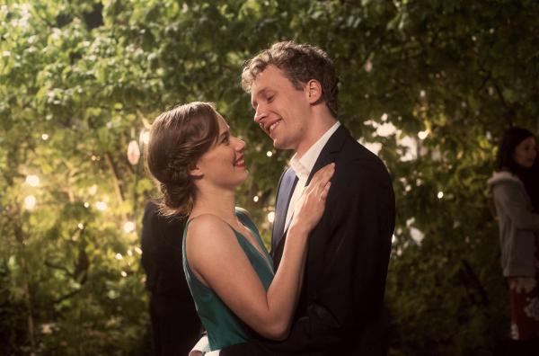 Bild 1 von 1: Ein hübsches Paar: Nora (Saskia Rosendahl) und Aron (Julius Feldmeier)