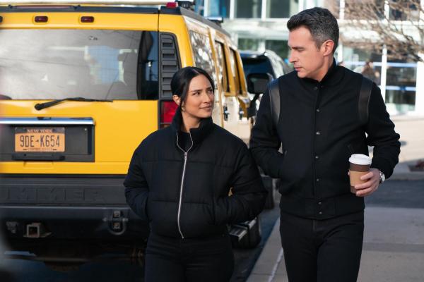 Bild 1 von 5: FBI SA Dani Rhodes (Emily Alabi, l.); FBI SA Stuart Scola (John Boyd, r.)