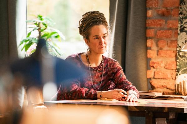 Bild 1 von 5: Warum wollte Sophie Albrecht (Annina Hellenthal), die Geschäftsführerin der Öko-Organisation \