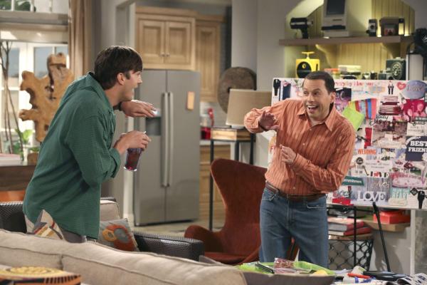 Bild 1 von 12: Werden Walden (Ashton Kutcher, l.) und Alan (Jon Cryer, r.) wirklich heiraten?