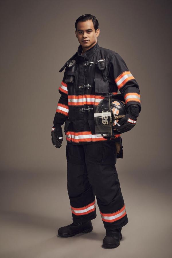 Bild 1 von 22: (2. Staffel) - Mateo Chavez (Julian Works)