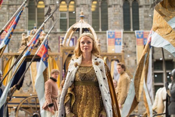 Bild 1 von 7: Königin Elizabeth (Rebecca Ferguson)