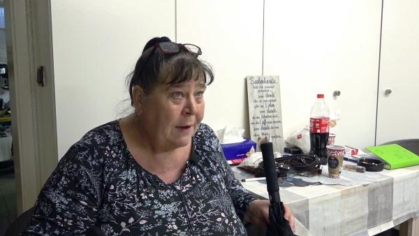 Bild 1 von 3: Vera bringt ihre Hunde zur Hundefriseurin