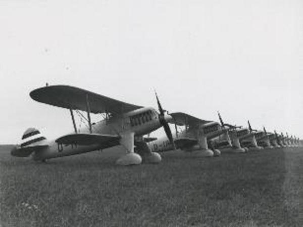 Bild 1 von 3: Hitlers Rüstungsmaßnahmen verschlingen große Summen. Finanziert wird auf Kredit.