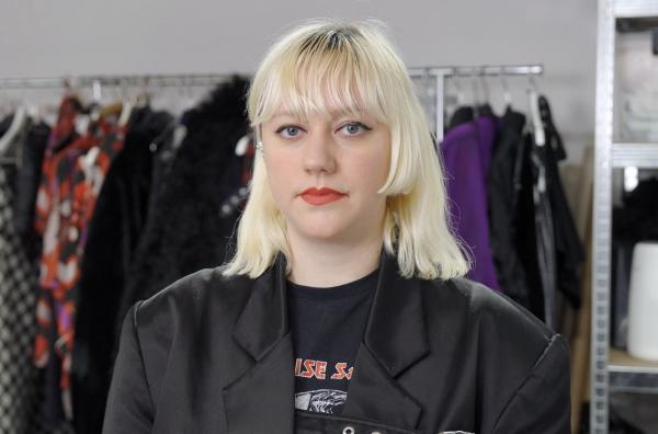 Bild 1 von 3: Punk steht für den Mut, Autoritäten infrage zu stellen. Dieser rebellische Geist lebt auch heute noch weiter ? etwa durch die Designerin Jeanne Friot, die mit ihrer nachhaltig produzierten und kompromisslosen Mode ein politisches Statement setzt.