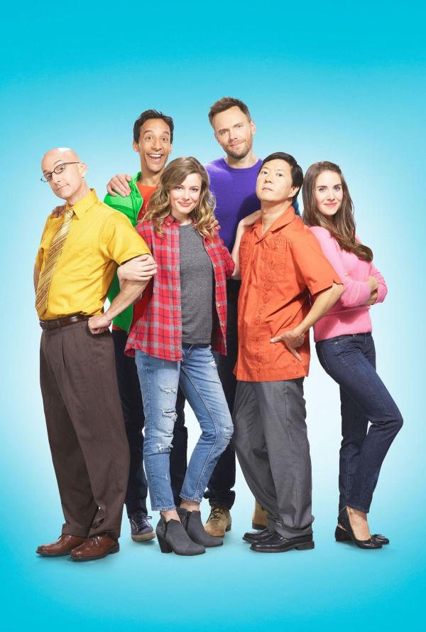 Bild 1 von 33: (6. Staffel) - Community - Eine ganz spezielle Lerngruppe: Annie (Alison Brie, r.), Abed (Danny Pudi, 2.v.l.), Britta (Gillian Jacobs, 3.v.l.), Dean Pelton (Jim Rash, l.), Jeff (Joel McHale, 3.v.r.) und Chang (Ken Jeong, 2.v.r.) ...