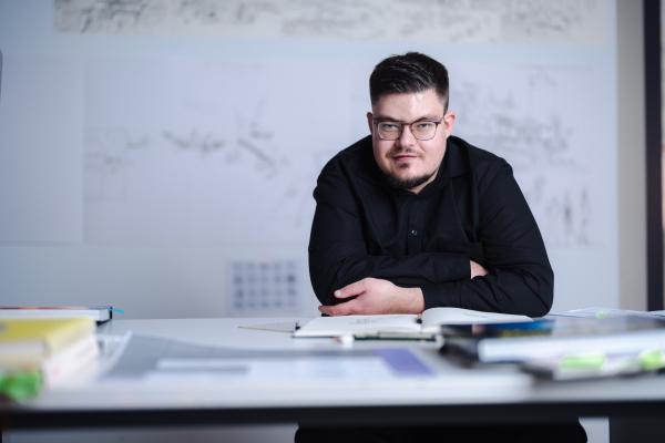 Bild 1 von 6: Elias von Martial ist Künstler und erschafft zeichnerisch seine eigene Fantasywelt.